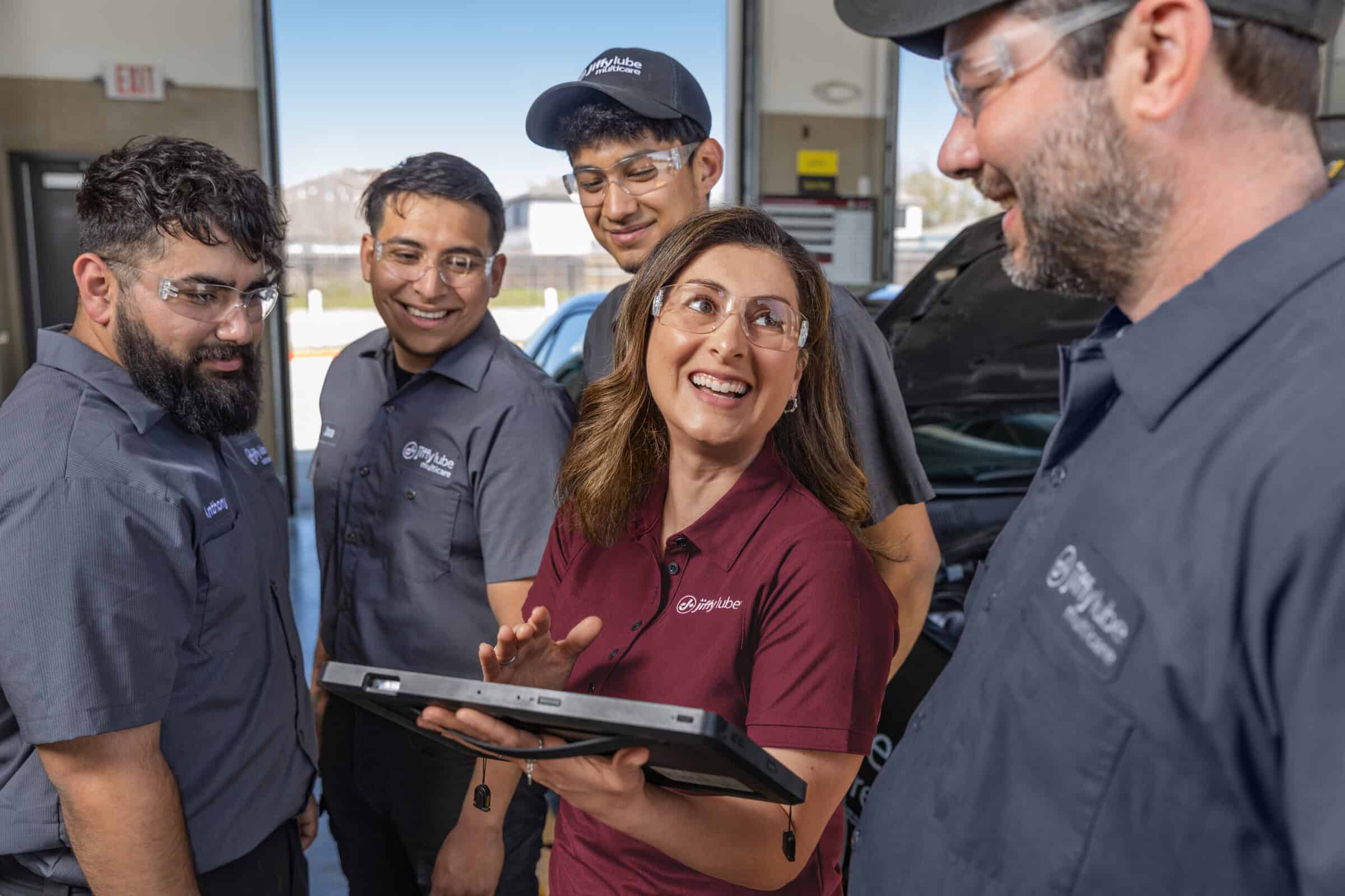 Jiffy lube propriétaire avec équipe